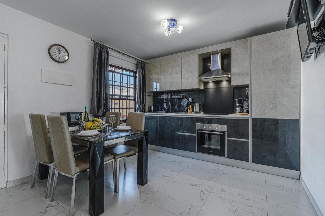 Amazing 3 Bedroom Apartment On The First Line Of The Best Las Americas Beach, Air Conditioner And Terrace Ocean View Playa de las Americas  Exteriör bild